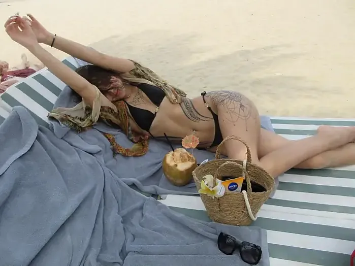 내 근처 해변에 누워있는 것을 상상해봐 instagram for ainarazhassan