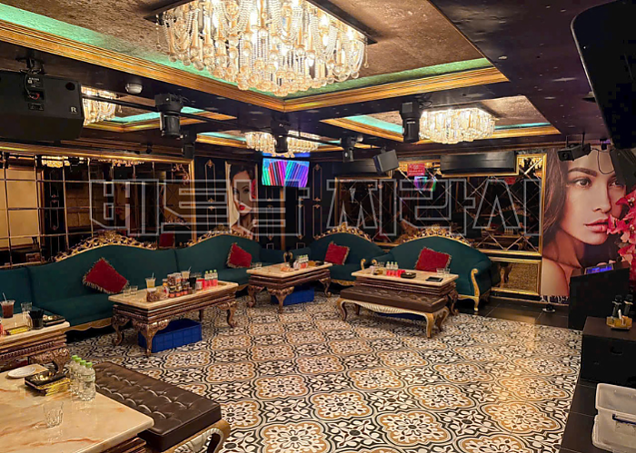 호치민 로컬 가라오케 라 로얄  3군 <LA ROYAL KARAOKE>