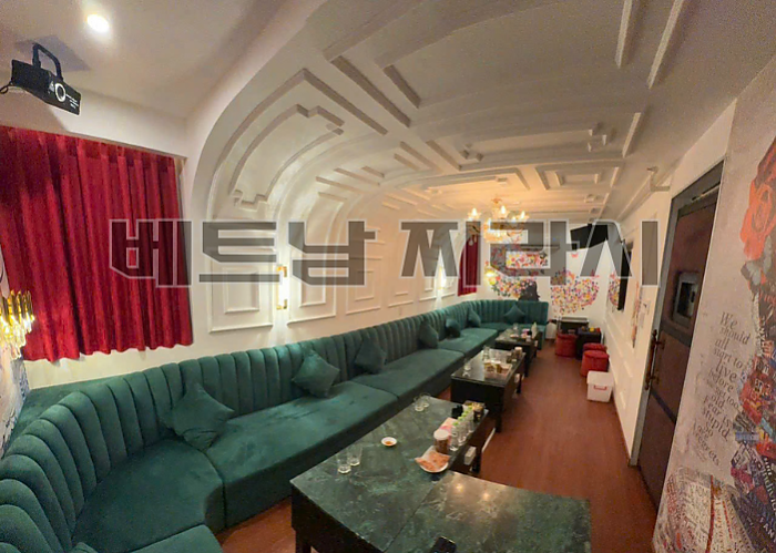 호치민 로컬 가라오케 라 로얄  3군 <LA ROYAL KARAOKE>