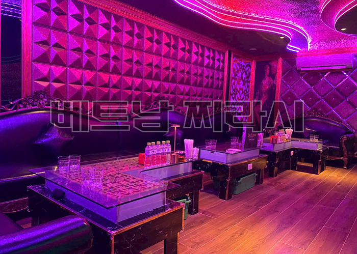 호치민 로컬 가라오케 라 로얄  3군 <LA ROYAL KARAOKE>