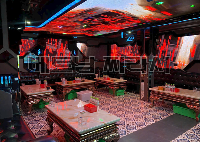 호치민 로컬 가라오케 라 로얄  3군 <LA ROYAL KARAOKE>