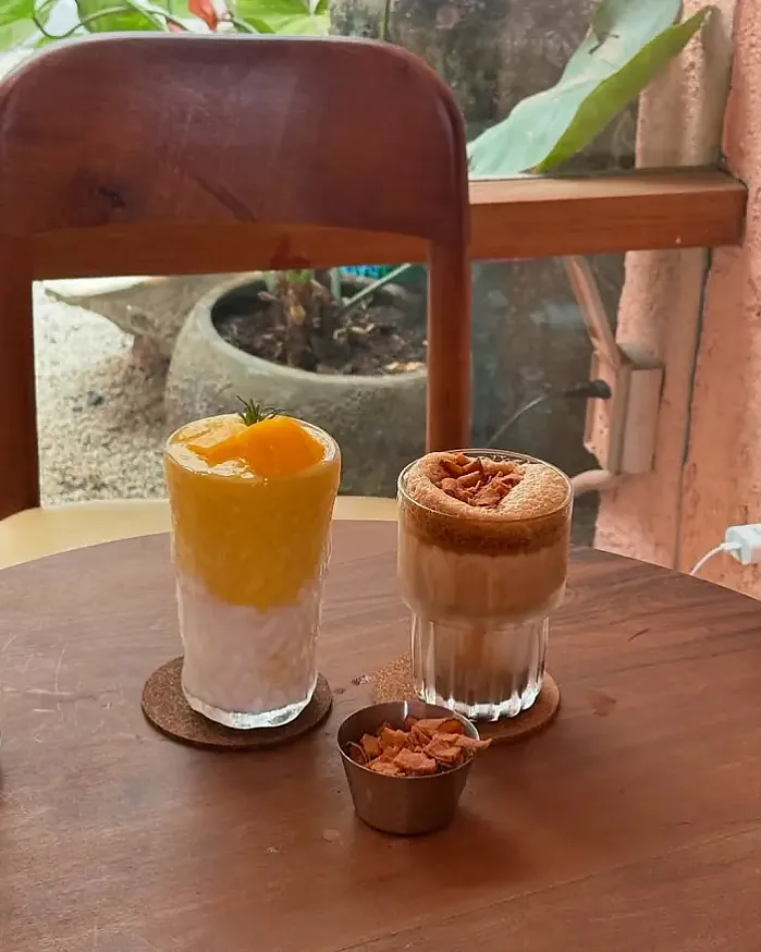 여행 중 가장 이색적이고 기억에 남는 공간인 동굴카페