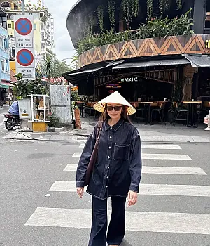 사이공 거리에서 베트남을 즐기다.