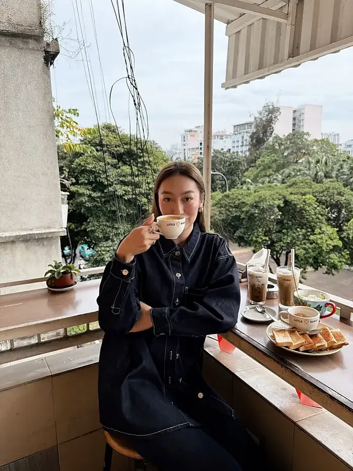 사이공 거리에서 베트남을 즐기다.