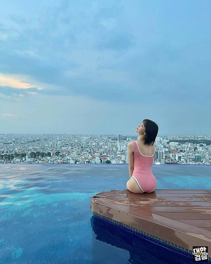 HoChiMinh-City 호치민 경치 보며 수영하기 인스타그램 수영복 현재 호치민정보