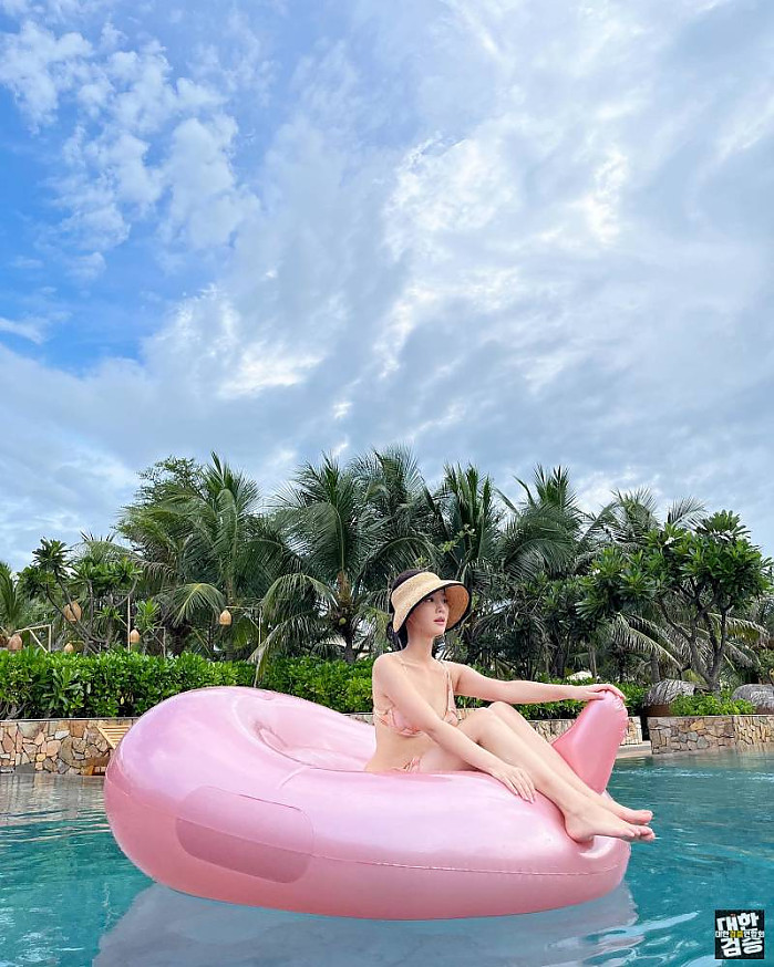 낮에는 공작새가 뛰어다니고, 밤에는 별이 쏟아질 것 같은 이곳은 퓨전 리조트 인스타 후방계정 느낌