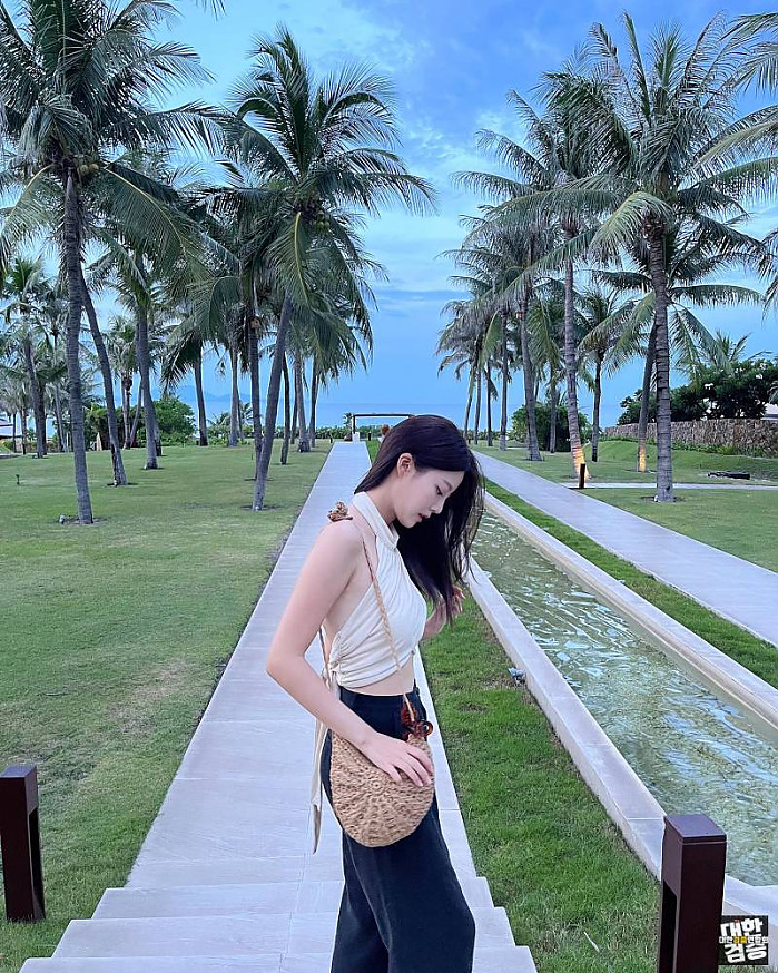 낮에는 공작새가 뛰어다니고, 밤에는 별이 쏟아질 것 같은 이곳은 퓨전 리조트 인스타 후방계정 느낌