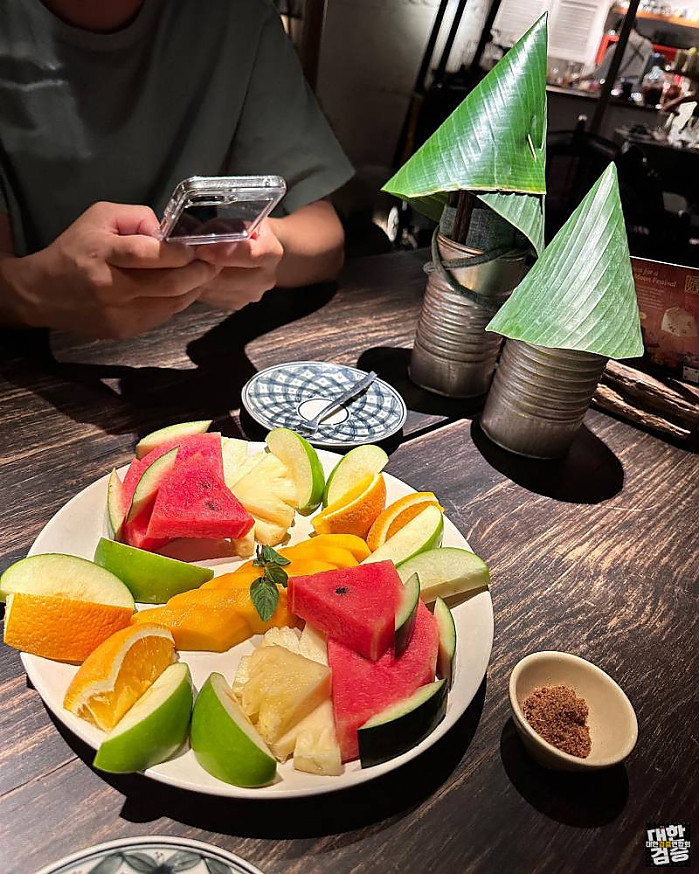 HoChiMinh-City 9월 20일 낮와인,밤와인 화이트로달려 인스타 후방계정