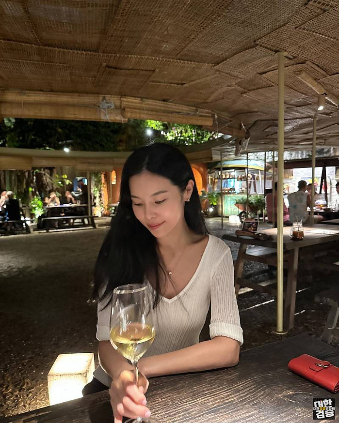 HoChiMinh-City 9월 20일 낮와인,밤와인 화이트로달려 인스타 후방계정