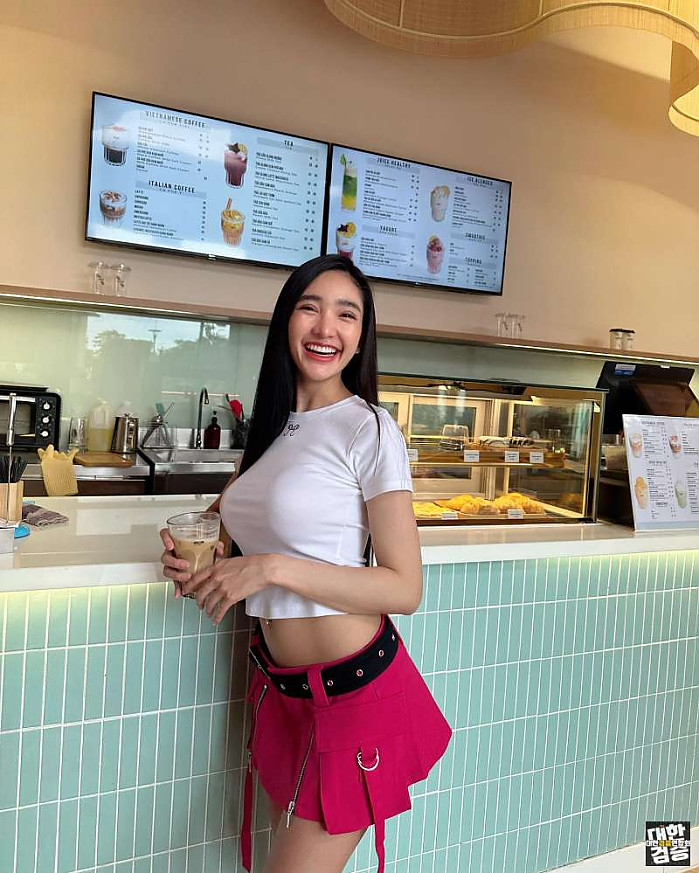 HoChiMinh-City 9월 14일 아침에 둘다 커피...... 그리고 저녁에 와인 한 잔 인스타 존예