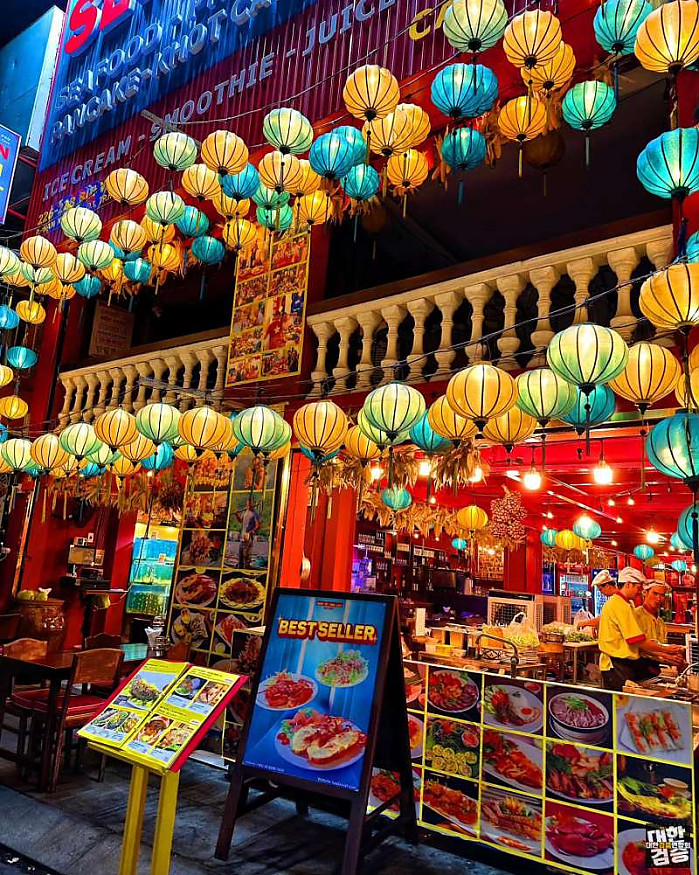 HoChiMinh-City 서울 8월 21일 호치민 랜드마크에서 비키니 세라