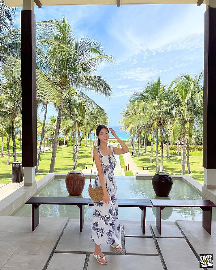 낮에는 공작새가 뛰어다니고, 밤에는 별이 쏟아질 것 같은 이곳은 퓨전 리조트 인스타 후방계정 느낌