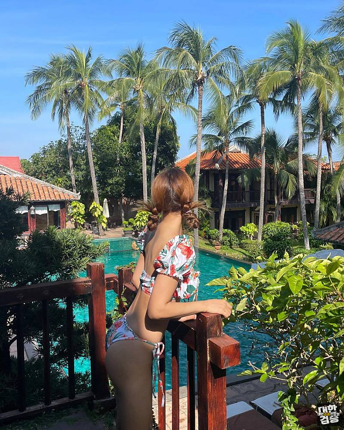 Lotus Village Resort - Mui Ne 10월 18일 사진용 비키니