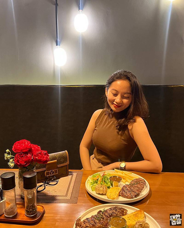 HoChiMinh-City 10월 22일 어수선한 이마의 맨얼굴