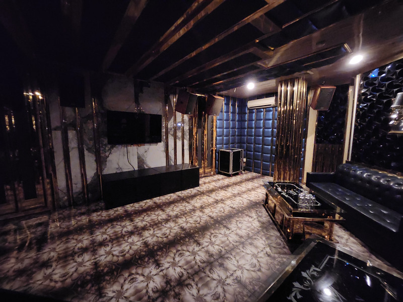 나트랑 로컬 크라운 가라오케 (CROWN Karaoke Nhatrang)