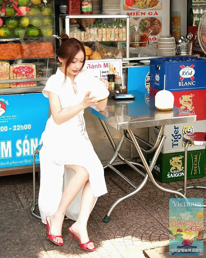 Chợ Bến Thành, Saigon 4월 4일  đi dạo quanh chợ tí 시장을 좀 걸어봐