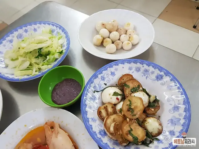 호치민 1군 벤탄시장 로컬 맛집인 동냔 백반집 Quan Com Dong Nhan 알려드립니다.