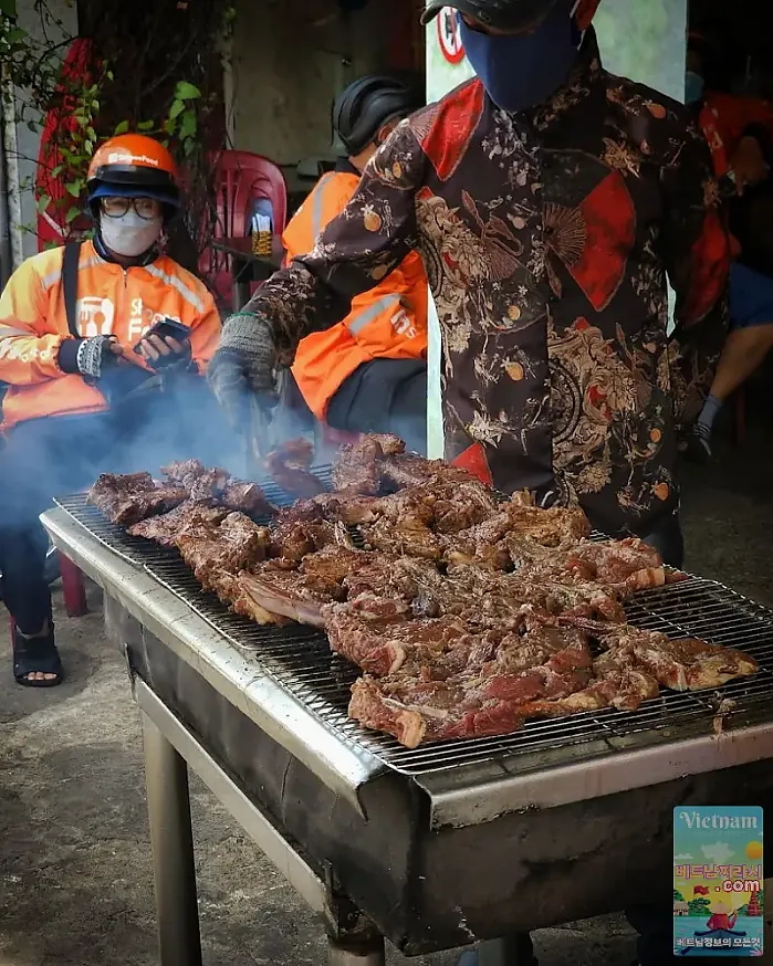 껌땀 맛집 Cơm tấm Nguyễn Văn Cừ