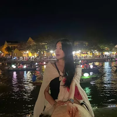 베트남 호이안 2월 15일 더위를 이기지 못하고 점점 벗겨지는 옷들 ..(?)