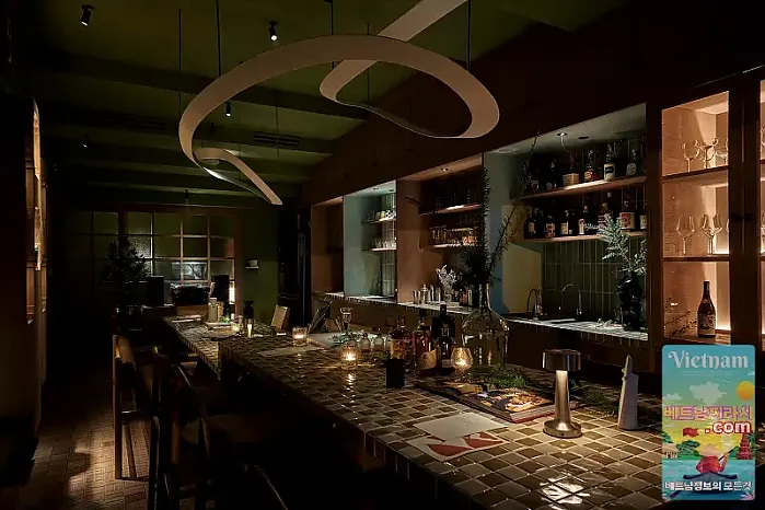 EM*Me: 사이공이 사랑을 한 모금씩 재발견하는 곳