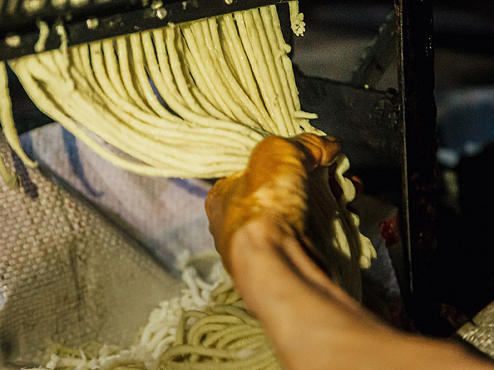 Cao Lầu 국수를 처음부터 만드는 Hội An 가족을 만나보세요