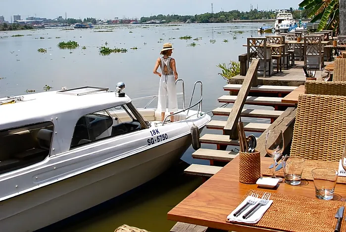 호치민에서 느긋한 브런치를 더 덱 사이공