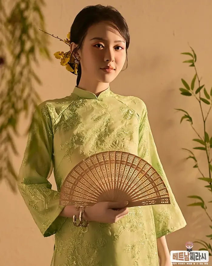 호찌민 시 1월 7일 Một chút nắng vàng ươm trong gió, một chút xuân về đó em ơi