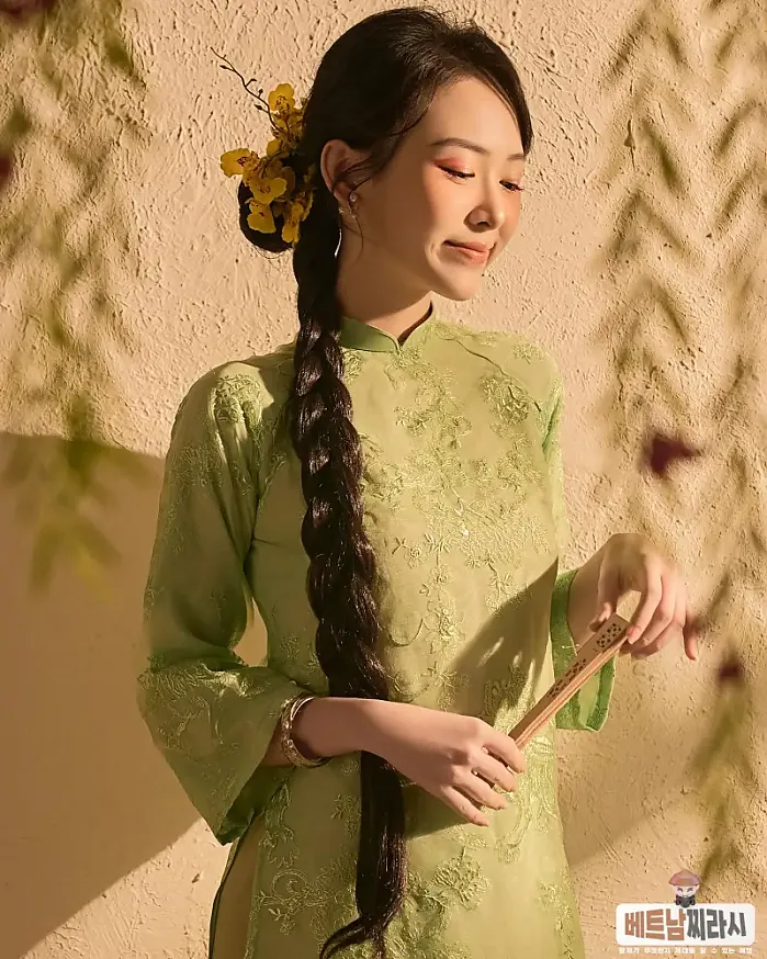 호찌민 시 1월 7일 Một chút nắng vàng ươm trong gió, một chút xuân về đó em ơi