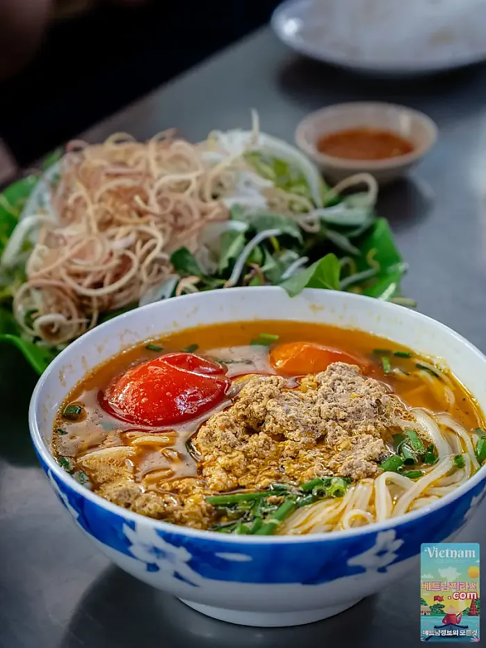 탄하이 (Thanh Hải) 3군지역 골목에서 40년 동안 이어온 Bún Ốc 및 기타 북부 별미