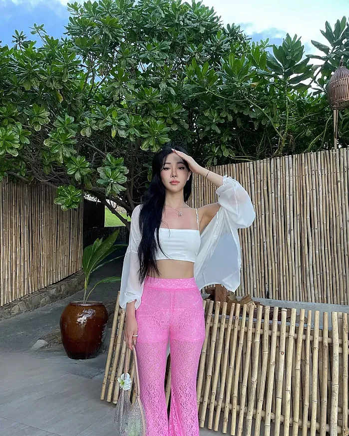 Fusion Resort Cam Ranh 5월 11일 내 핑크 레이스 바지 시선 집중