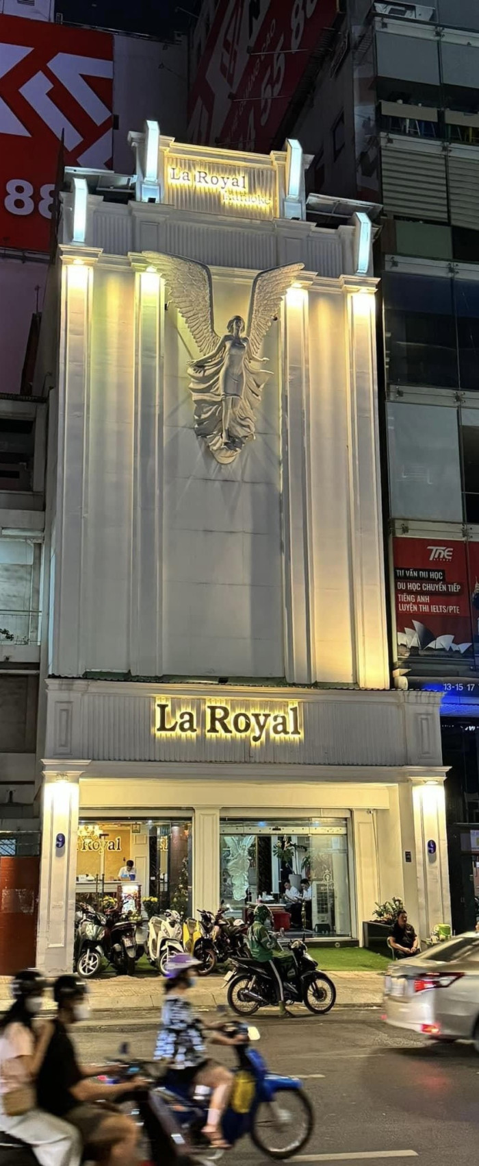 호치민 로컬 라 로얄 가라오케 <LA ROYAL KARAOKE> 3군