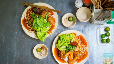 Cà Mau에서 Cô Xíu는 Bánh Tầm Cà Ri Cay를 Bình Thạnh로 가져옵니다