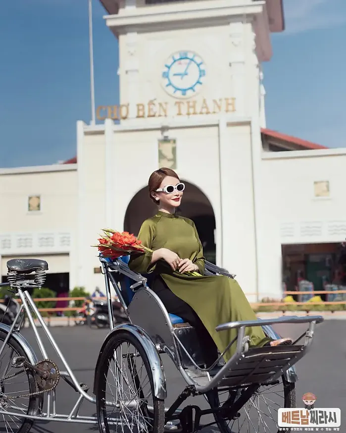 Chợ Bến Thành, Saigon 1월 1일 Bye 2023 and Hello 2024