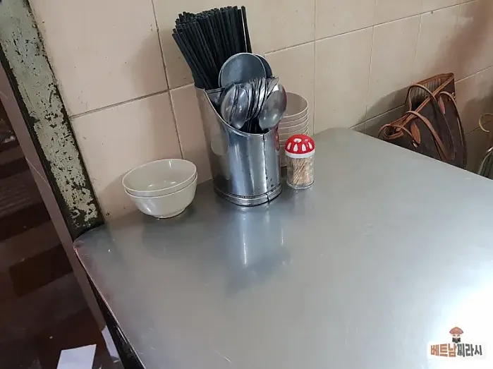 호치민 1군 벤탄시장 로컬 맛집인 동냔 백반집 Quan Com Dong Nhan 알려드립니다.