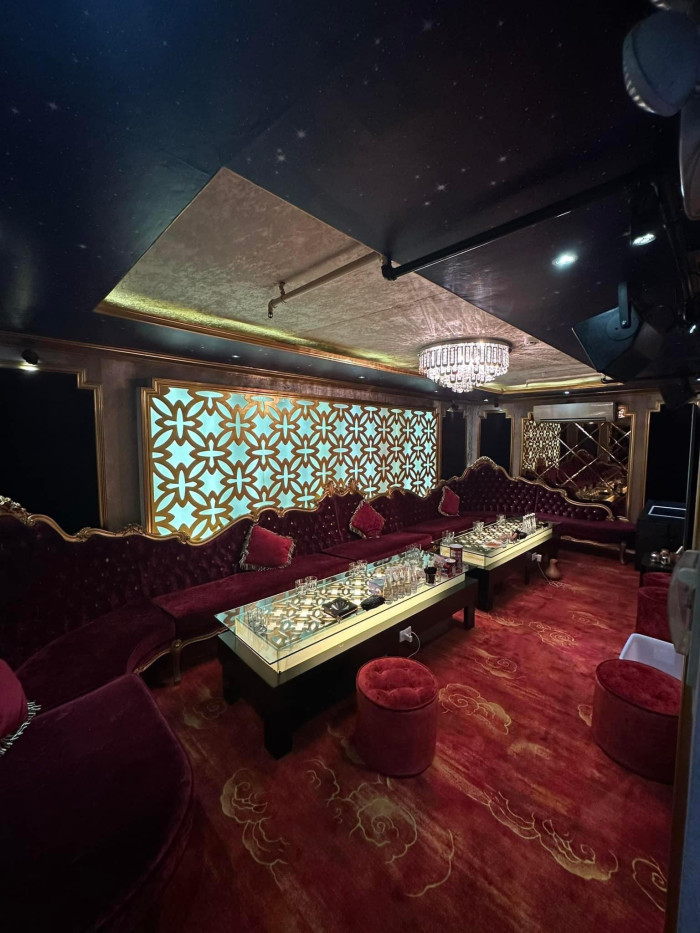 호치민 로컬 라 로얄 가라오케 <LA ROYAL KARAOKE> 3군
