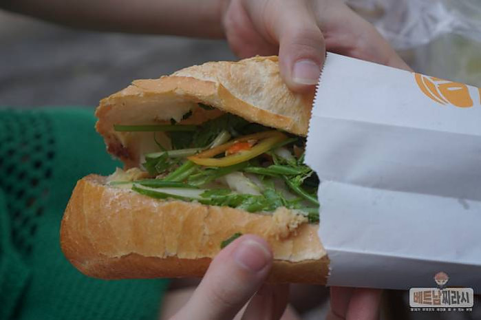 호치민 반미 맛집 “Bánh Mì Hồng Hoa”