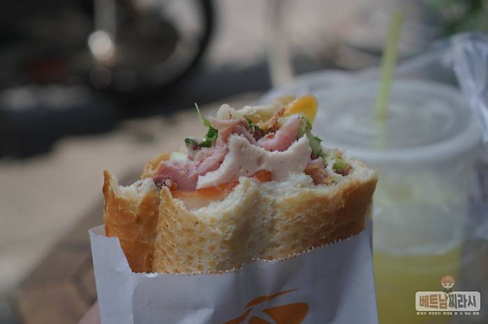 호치민 반미 맛집 “Bánh Mì Hồng Hoa”