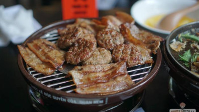 CNN에 소개된 스프링롤 & 분짜 맛집 “Quan Nem(꾸안 넴)”