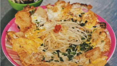 호치민의 맛집인 봇치엔 반탄 (Bot chien Van Thanh)