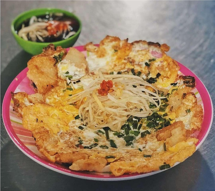 호치민의 맛집인 봇치엔 반탄 (Bot chien Van Thanh)