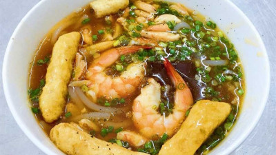 반깐 꾸아 웃레 (Banh canh cua Ut Le)