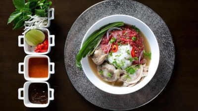 Oriental Pearl Restaurant - 더 랜드마크 포 (The Landmark “Pho”)