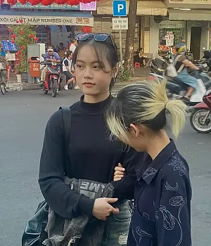 Chợ Bến Thành, Saigon 8월 17일 Tóc này là tóc xấu