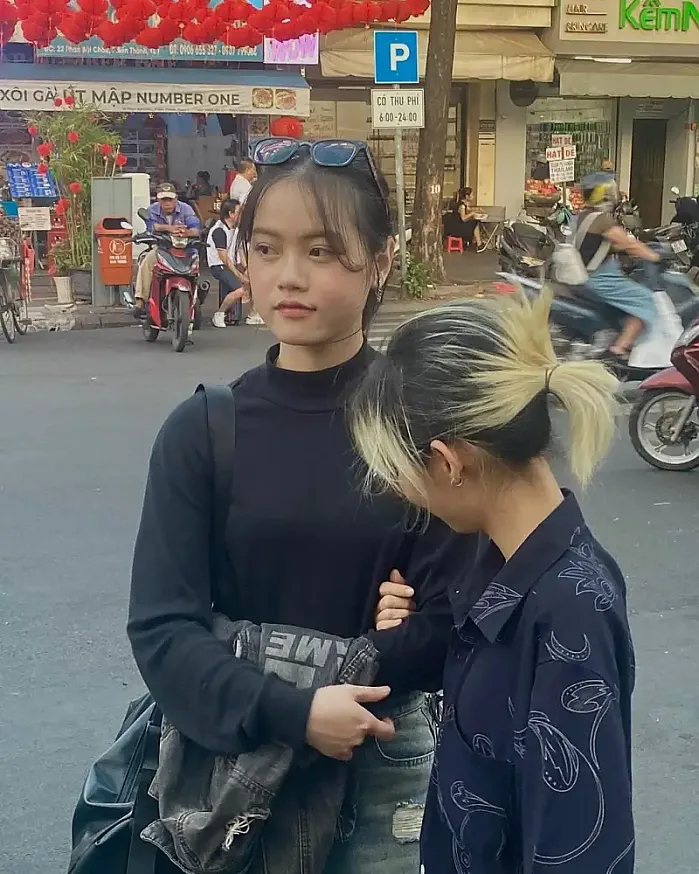 Chợ Bến Thành, Saigon 8월 17일 Tóc này là tóc xấu