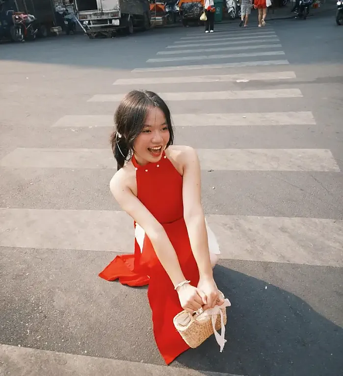 Chợ Bến Thành, Saigon 8월 17일 gio lao xao, may lao dao moi khi em cuoi