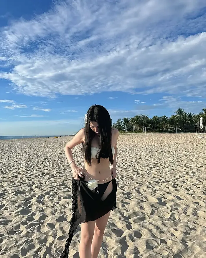 Biển Mỹ Khê - Đà Nẵng 8월 17일 Life’s better in a bikini