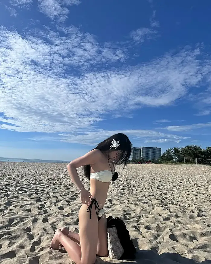 Biển Mỹ Khê - Đà Nẵng 8월 17일 Life’s better in a bikini