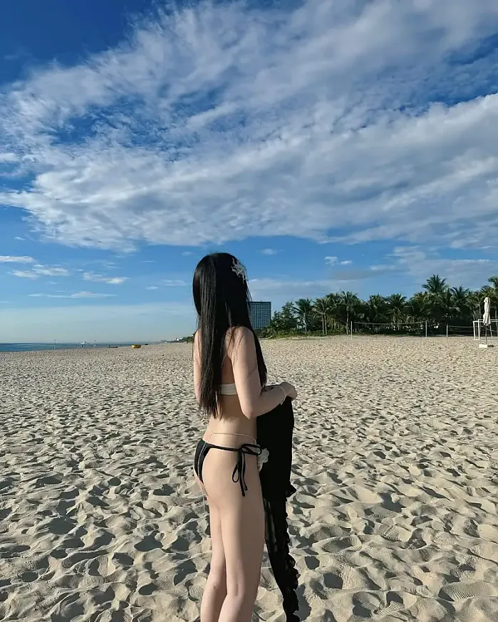 Biển Mỹ Khê - Đà Nẵng 8월 17일 Life’s better in a bikini