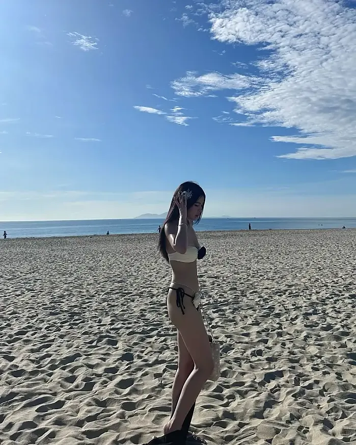 Biển Mỹ Khê - Đà Nẵng 8월 17일 Life’s better in a bikini