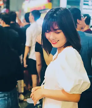 붐비는 인파 가운데 @isara_pham